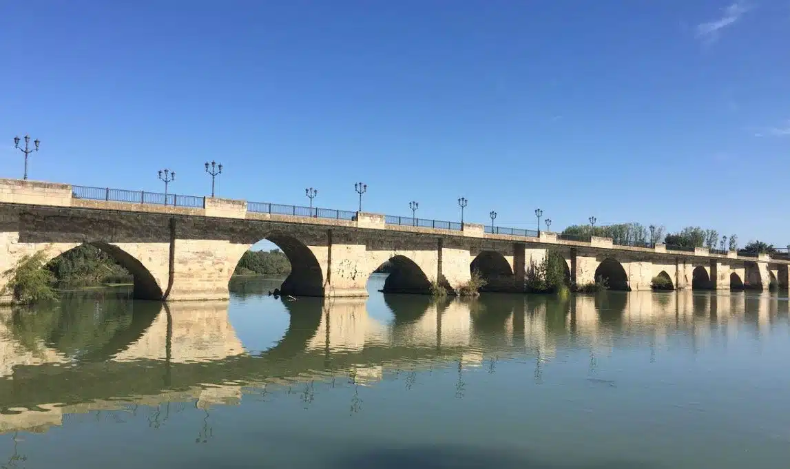 Puente sobre el río Ebro