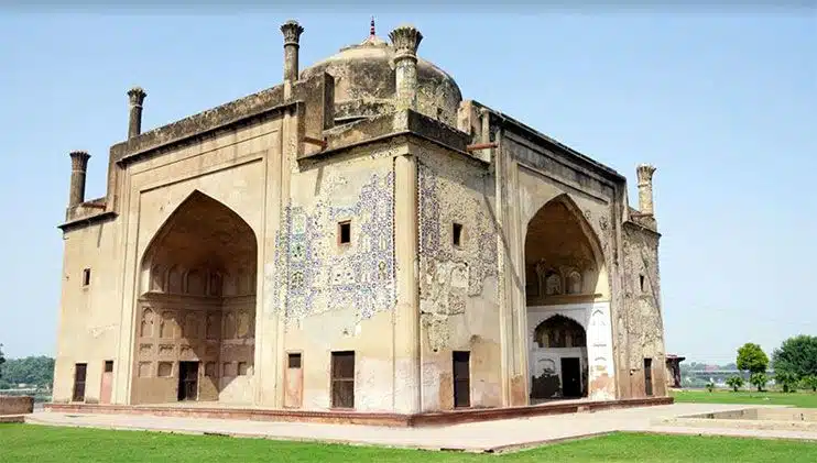 Que ver en Agra - tumba de Chini Ka Rauza