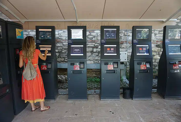 Máquinas autoventa visitar el palacio Topakpi