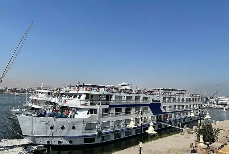 Barcos del crucero por el Nilo