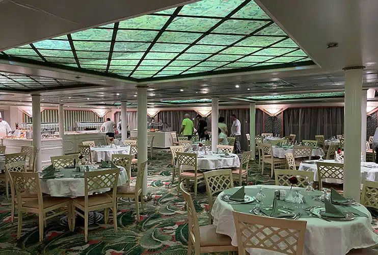 Restaurante del crucero por el Nilo