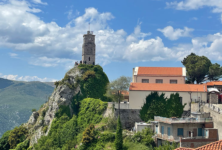 Torre del reloj Arachova