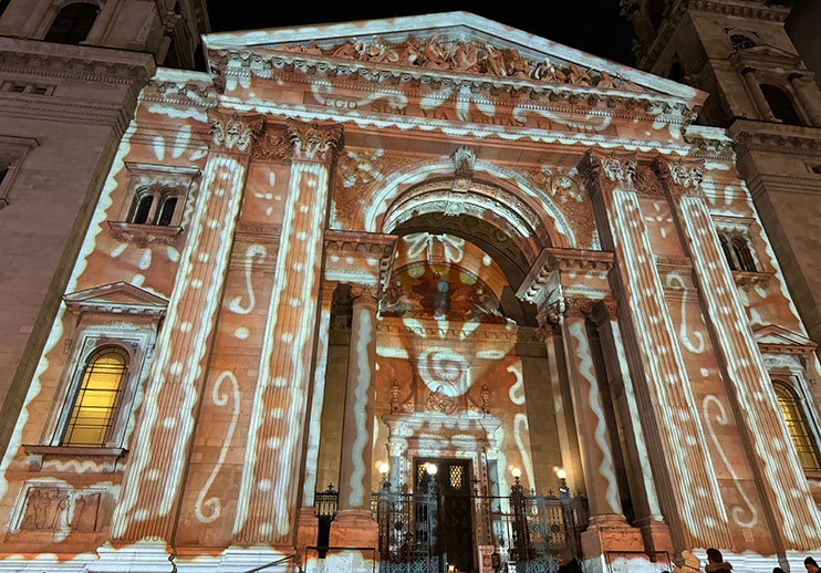 Mapping en la basílica de San Esteban