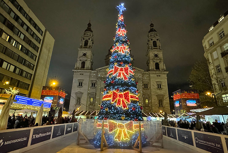 Mercado navideño de la plaza de la Basílica de San Esteban de Budapest