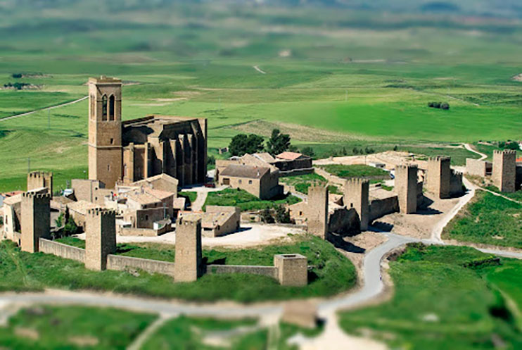 Pueblos cerca de Pamplona: Artajona