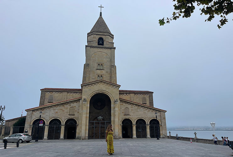 Iglesia de San Pedro Apostol Gijón