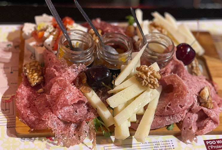 sitios para comer en Atenas Cinque Wine bar