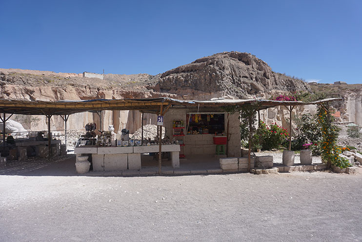 Tienda de snacks en la ruta del sillar