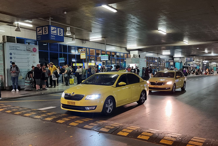 Cómo llegar del aeropuerto de Atenas al centro en taxi