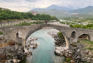 Puente Mes, Albania