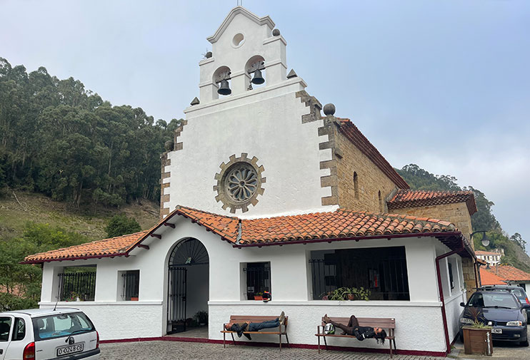 Iglesia de San Miguel Tazones