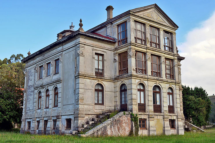 Qué visitar en Llanes: Villa Parres