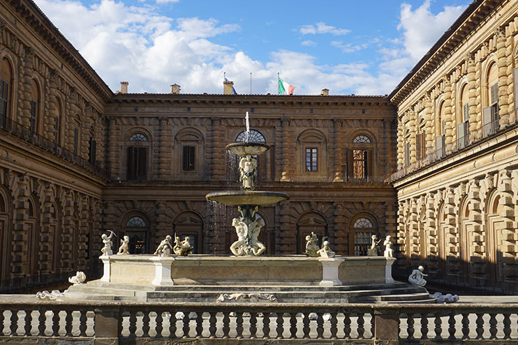 Patio de Ammannati Palacio Pitti