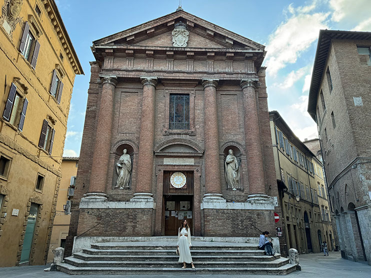 Piazza Tolomei siena
