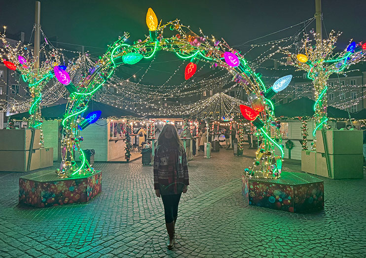 Mercado navideño de la Plaza del mercado de Varsovia