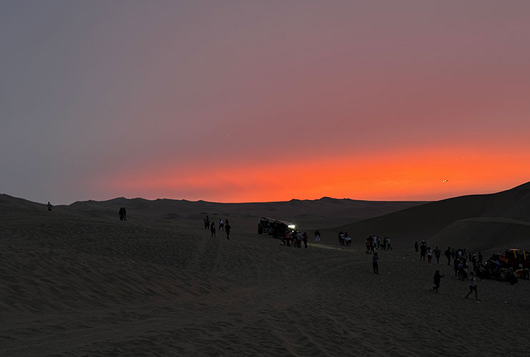 Atardecer en el oasis de Huacachina