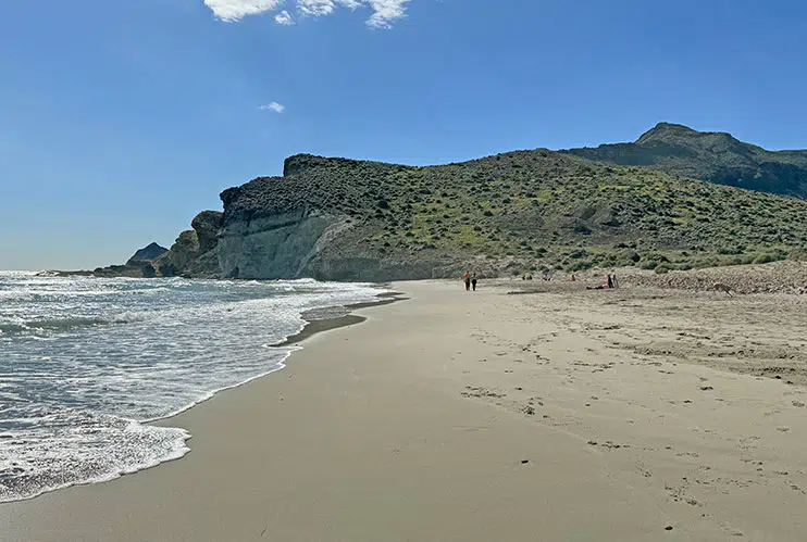 Qué ver y hacer en Cabo de Gata: Cala de la Media luna