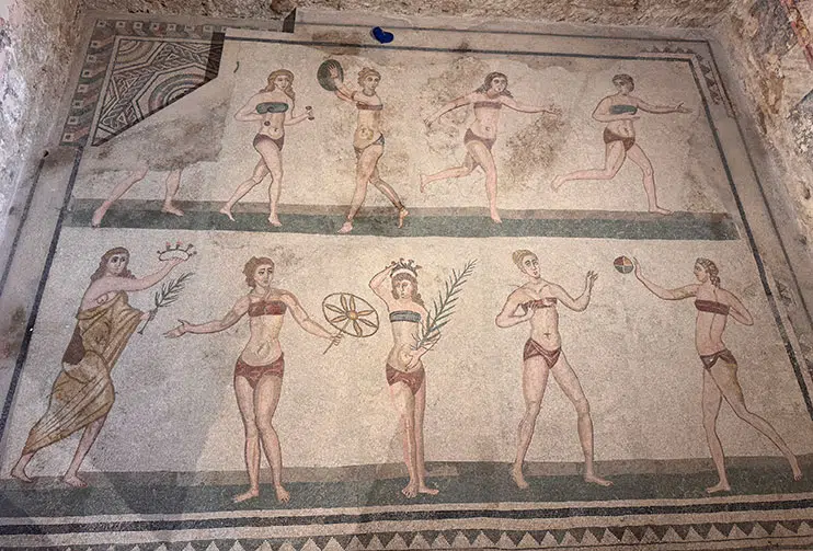 Mosaico de las chicas en bikini en Villa romana del Casale