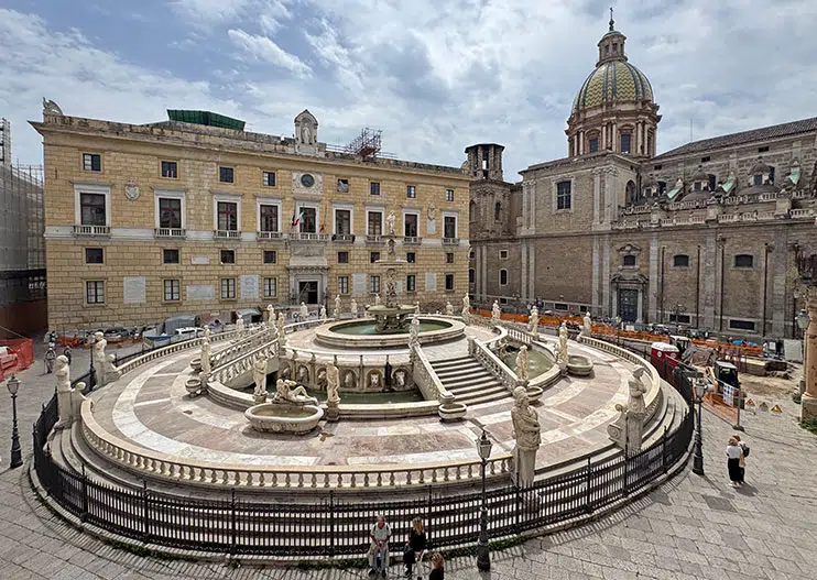 Fontana della vergogna, piazza Pretoria