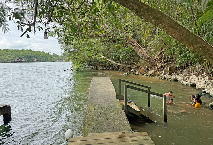 Aguas termales en Río Dulce