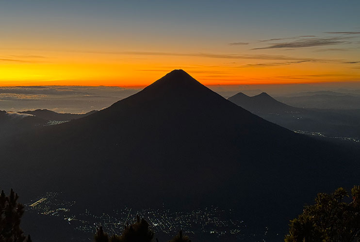 Amanecer en el volcán Acatenango