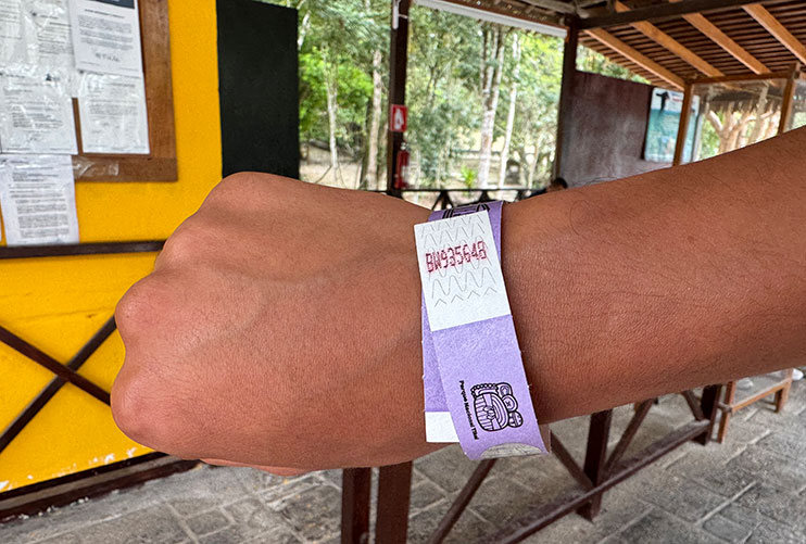 Pulsera de acceso a Tikal