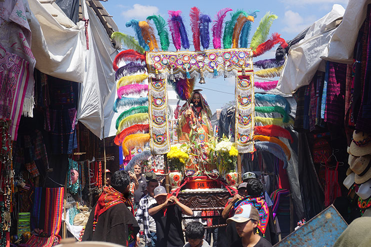 Procesión de Semana Santa en Chichicastenango