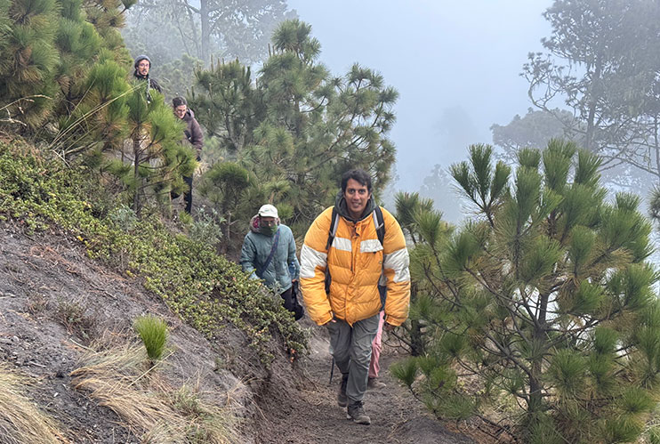 Trekking por el volcán Acatenango