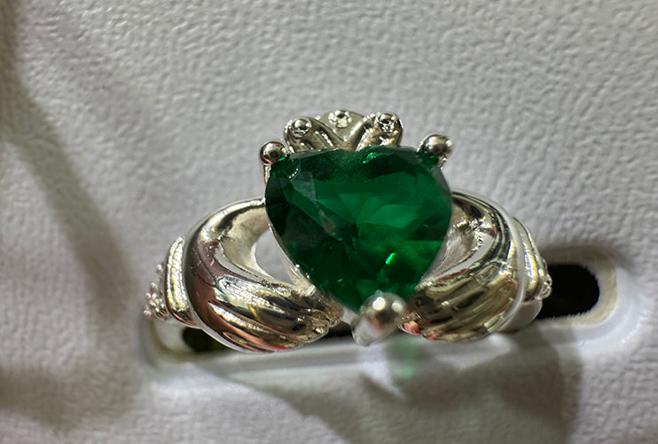 Anillo de Claddagh