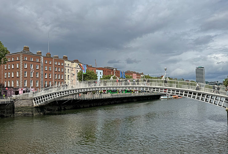 Ha´penny Bridge