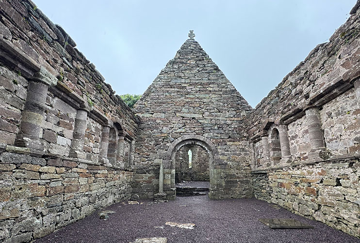 Qué ver en la península de Dingle: Kilmakedar church
