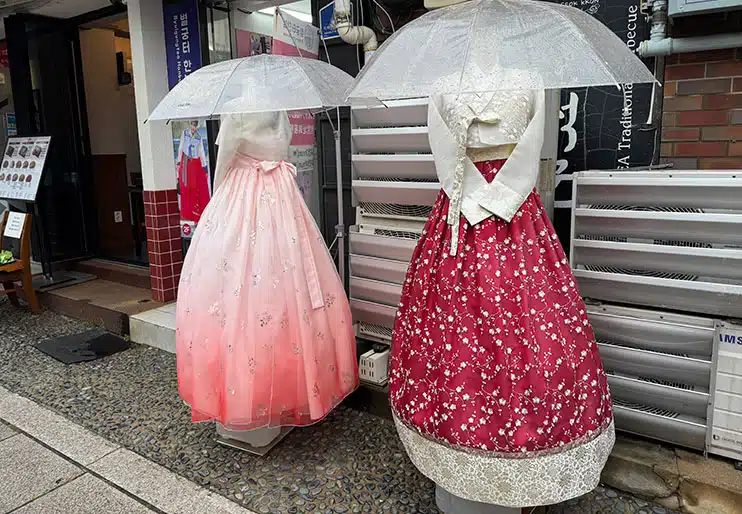 Alquiler de hanbok en Seochon Hanok Village