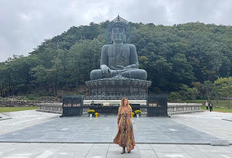 Estatua de Buda Tongil Daebu
