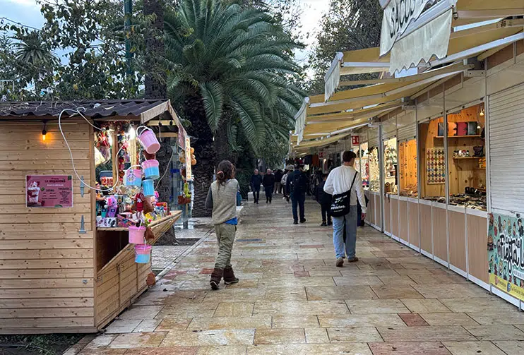 Mercado navideño de paseo del parque de Málaga