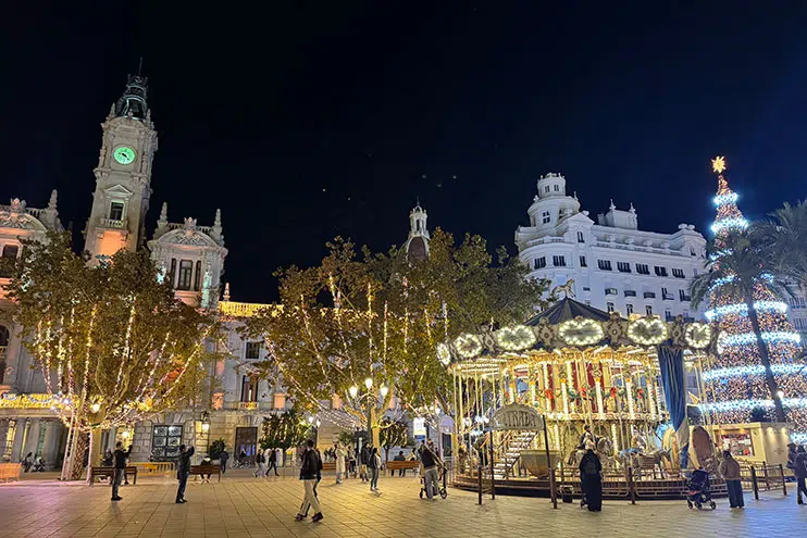 Plaza del ayuntamiento de Valencia en Navidad